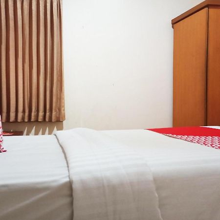โอโย 142 โฮเต็ล อัลฟูร์กอน ชาเรียะฮ์ Hotel ปาเลมบัง ภายนอก รูปภาพ