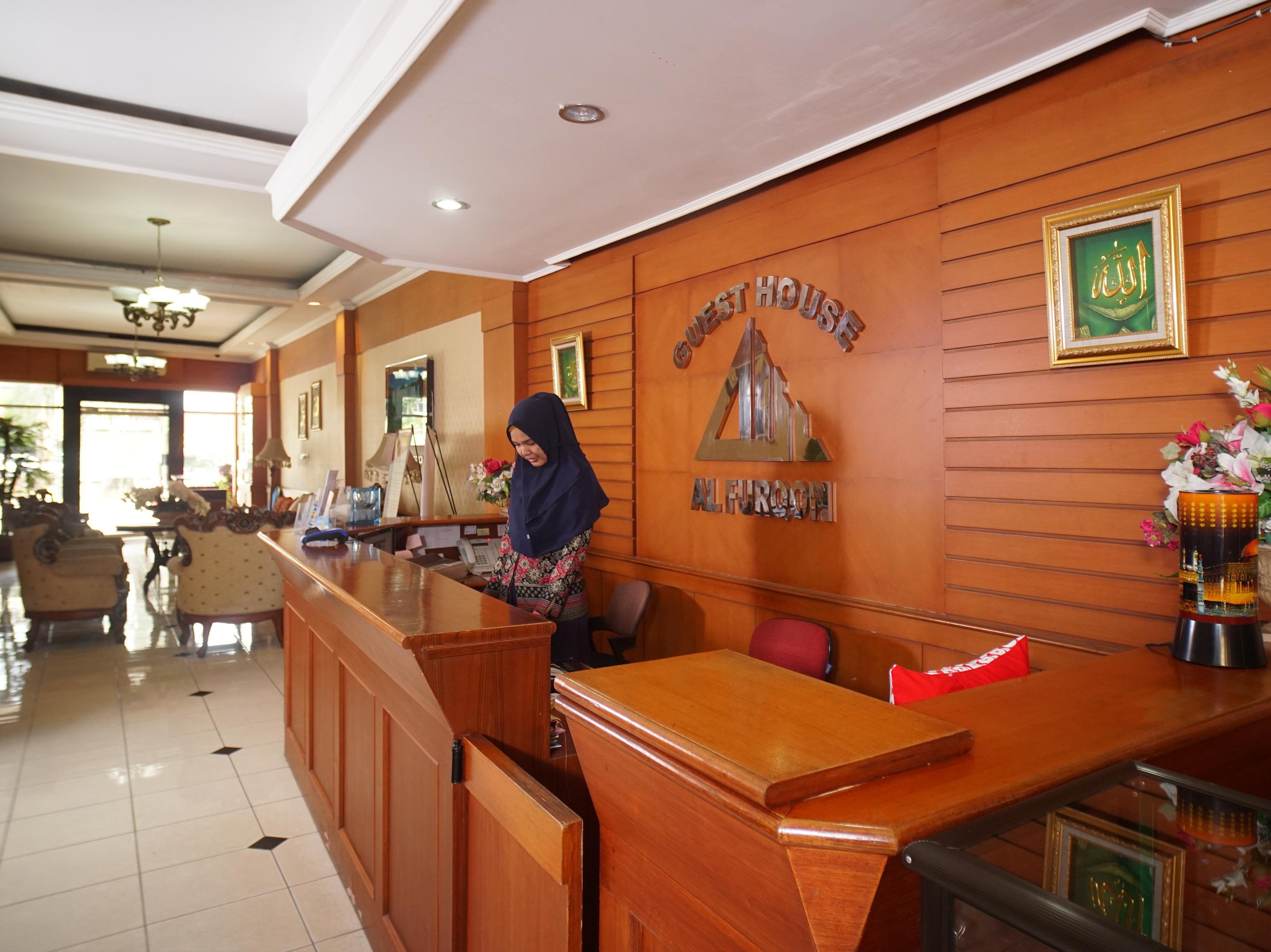โอโย 142 โฮเต็ล อัลฟูร์กอน ชาเรียะฮ์ Hotel ปาเลมบัง ภายนอก รูปภาพ