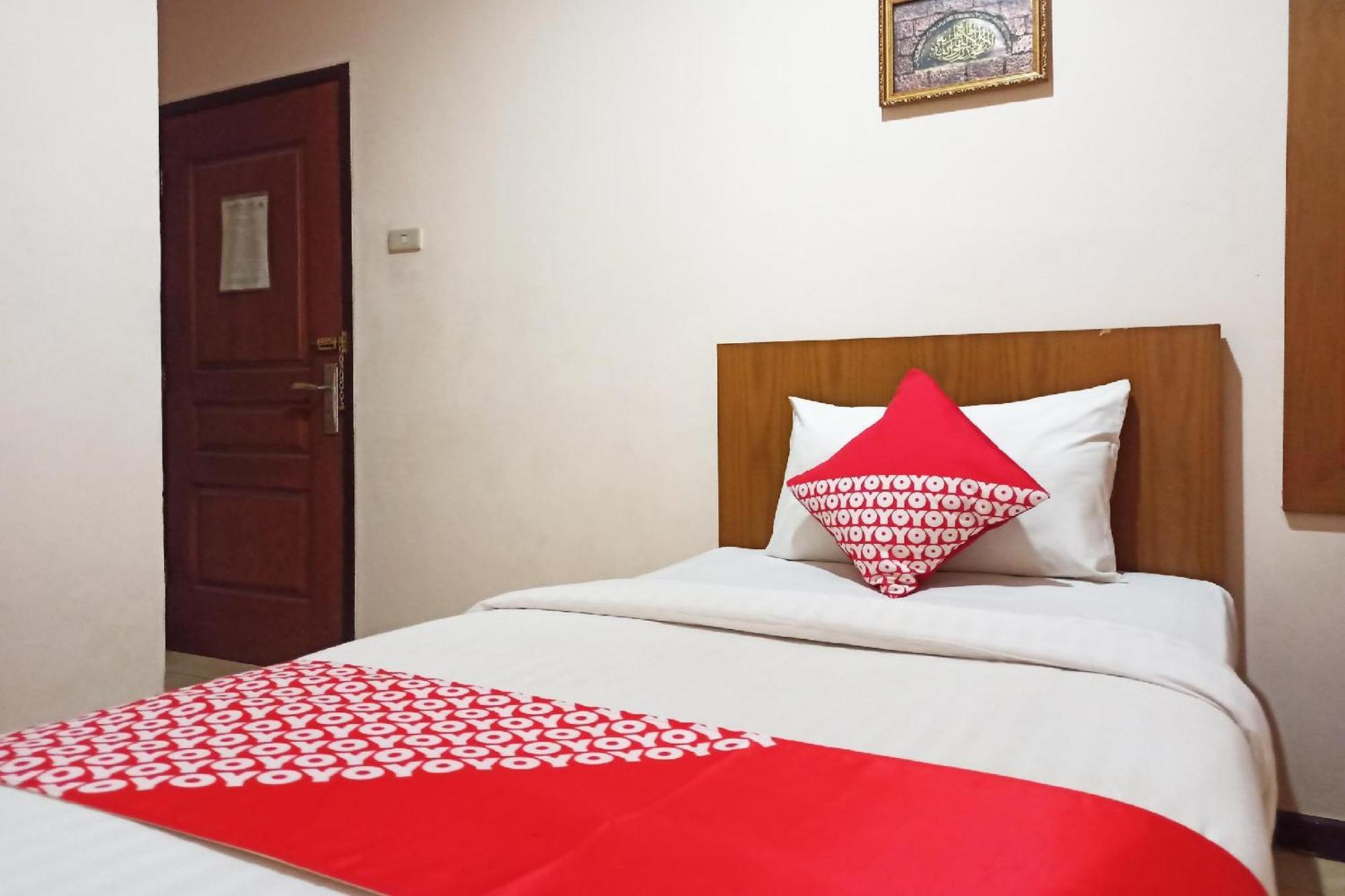 โอโย 142 โฮเต็ล อัลฟูร์กอน ชาเรียะฮ์ Hotel ปาเลมบัง ภายนอก รูปภาพ