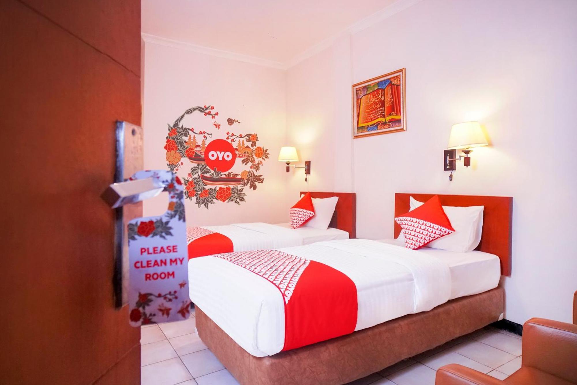 โอโย 142 โฮเต็ล อัลฟูร์กอน ชาเรียะฮ์ Hotel ปาเลมบัง ภายนอก รูปภาพ