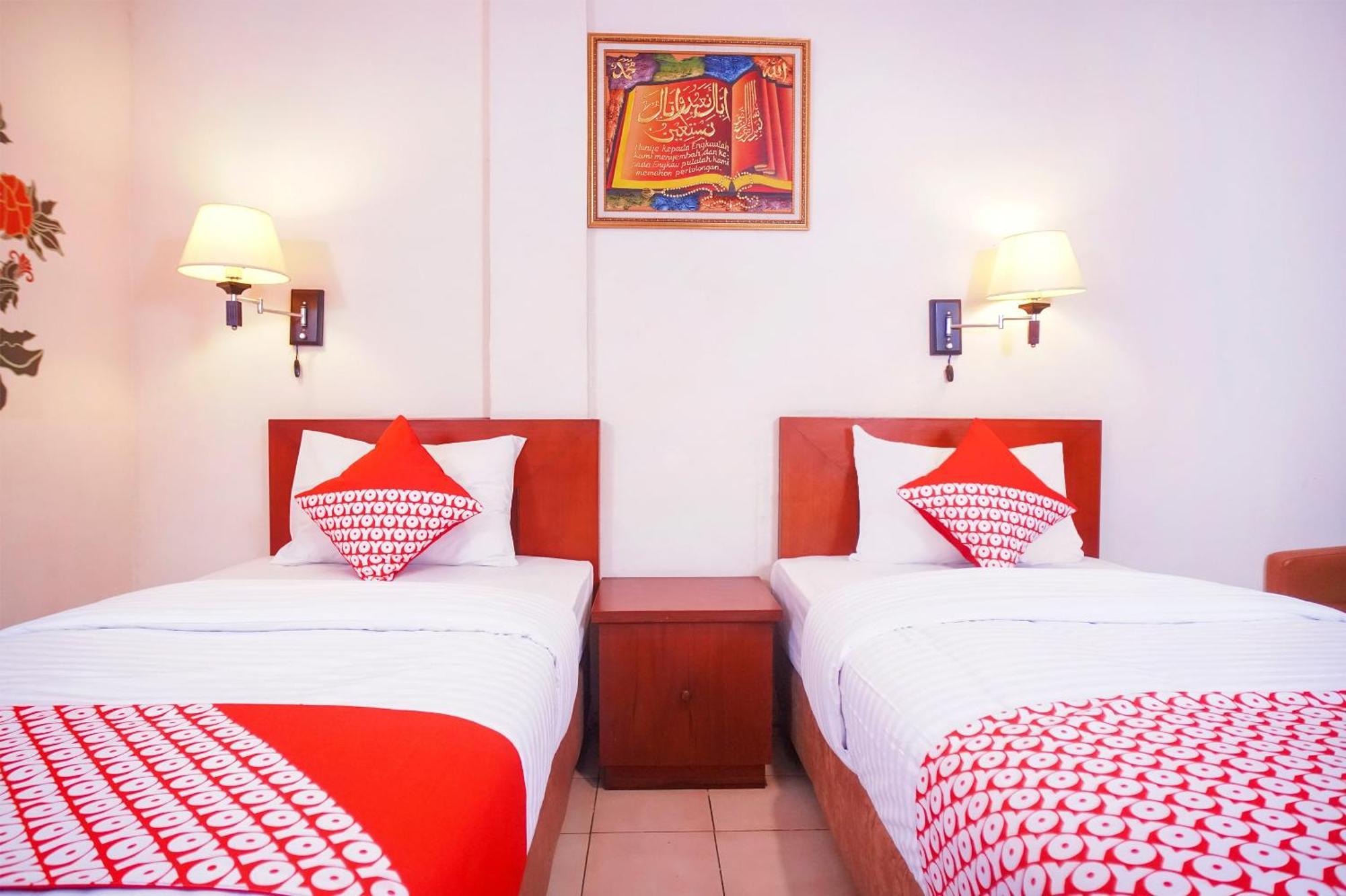 โอโย 142 โฮเต็ล อัลฟูร์กอน ชาเรียะฮ์ Hotel ปาเลมบัง ภายนอก รูปภาพ