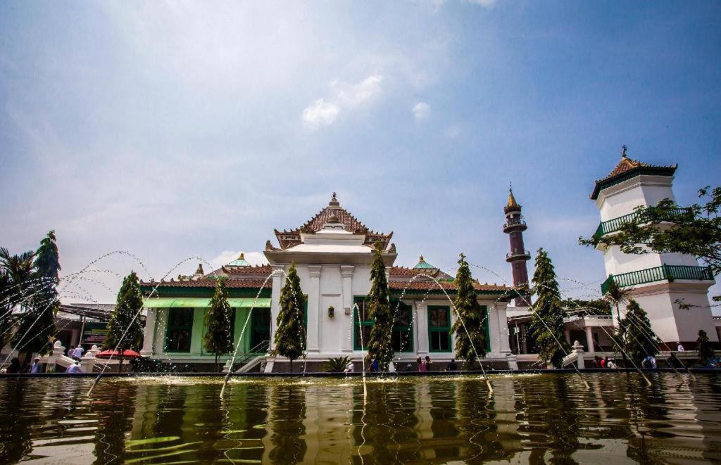 โอโย 142 โฮเต็ล อัลฟูร์กอน ชาเรียะฮ์ Hotel ปาเลมบัง ภายนอก รูปภาพ